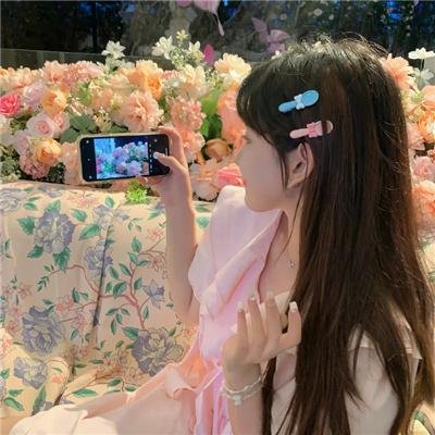 女孩的钓鱼慢活